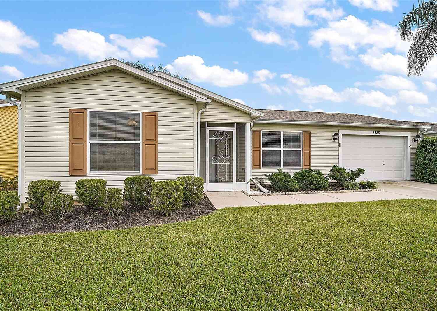 2788 Privada Drive, THE VILLAGES, Florida image 2