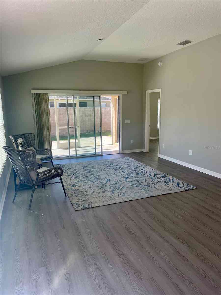 928 Nuthatch Avenue, THE VILLAGES, Florida image 5