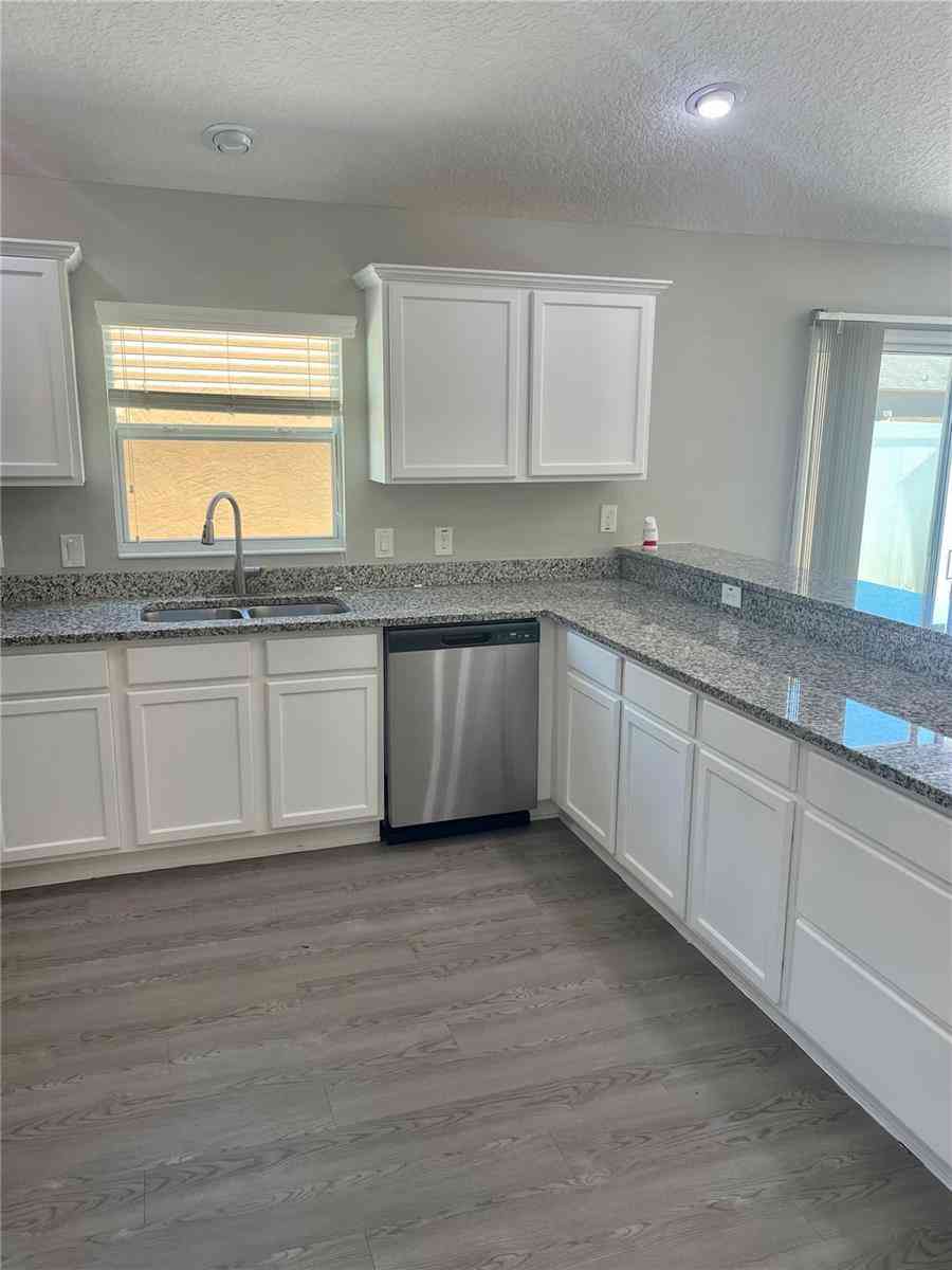928 Nuthatch Avenue, THE VILLAGES, Florida image 8