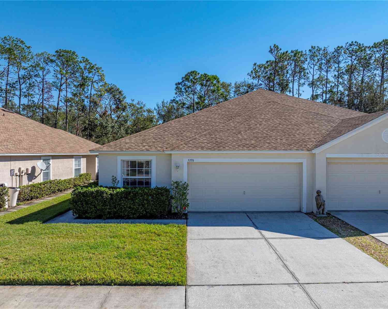 5726 Autumn Shire Drive, ZEPHYRHILLS, Florida image 2