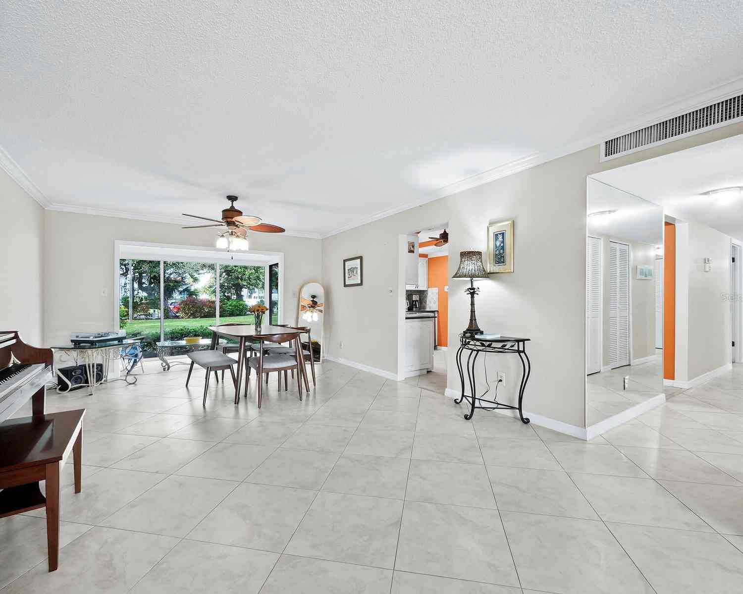 565 Sutton Place #V-9, LONGBOAT KEY, Florida image 7