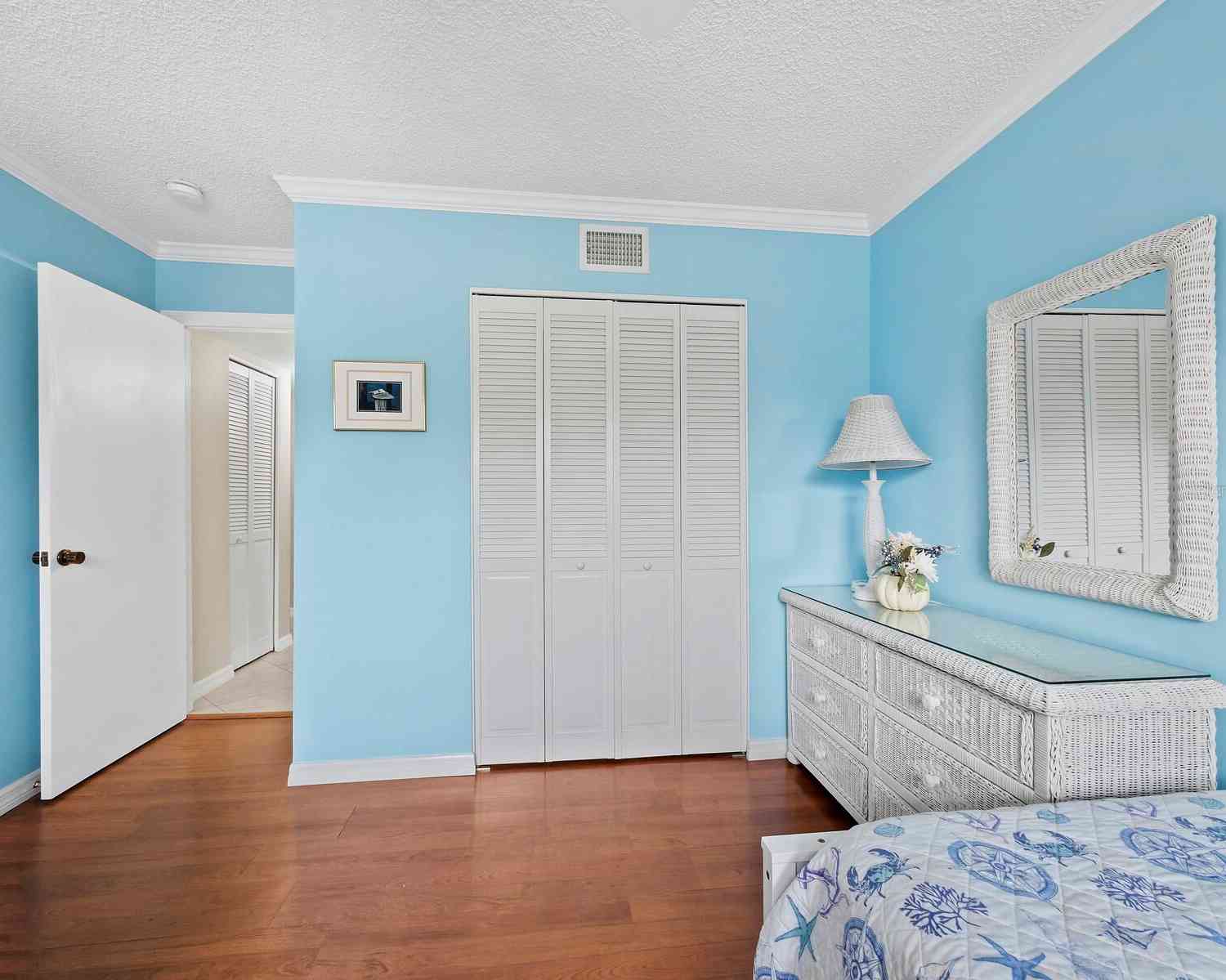 565 Sutton Place #V-9, LONGBOAT KEY, Florida image 24