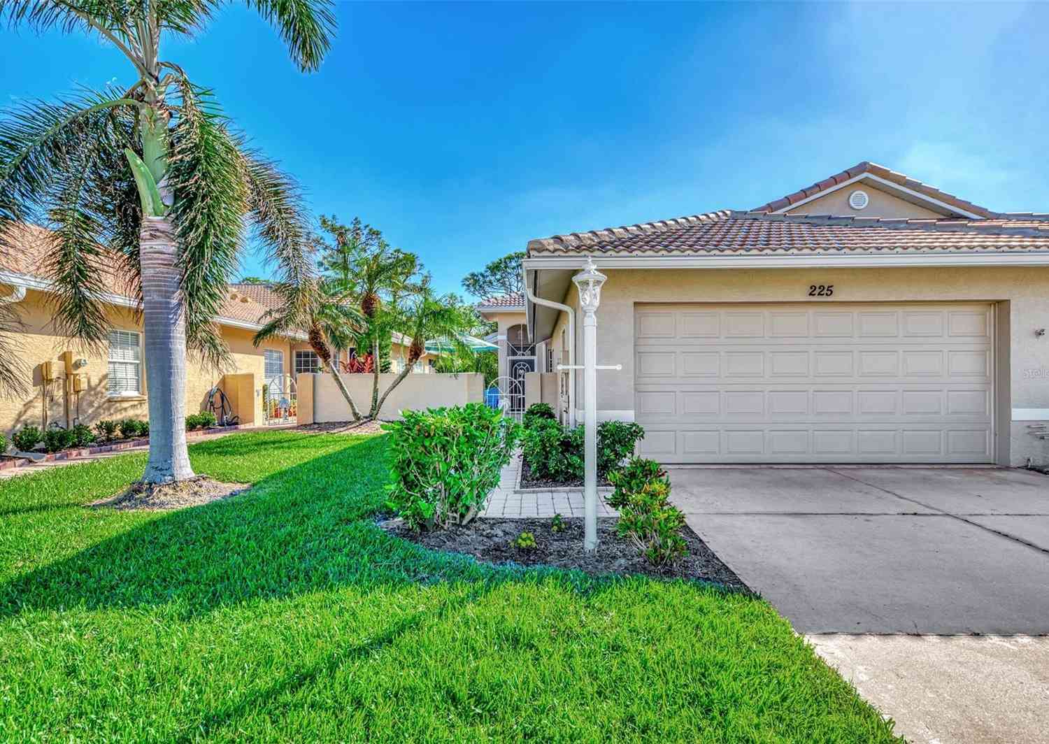 225 Auburn Woods Circle, VENICE, Florida image 2