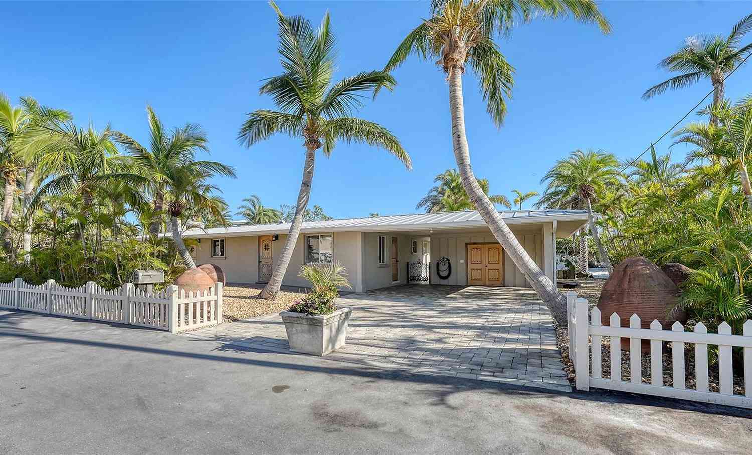 834 Jungle Queen Way, LONGBOAT KEY, Florida image 2