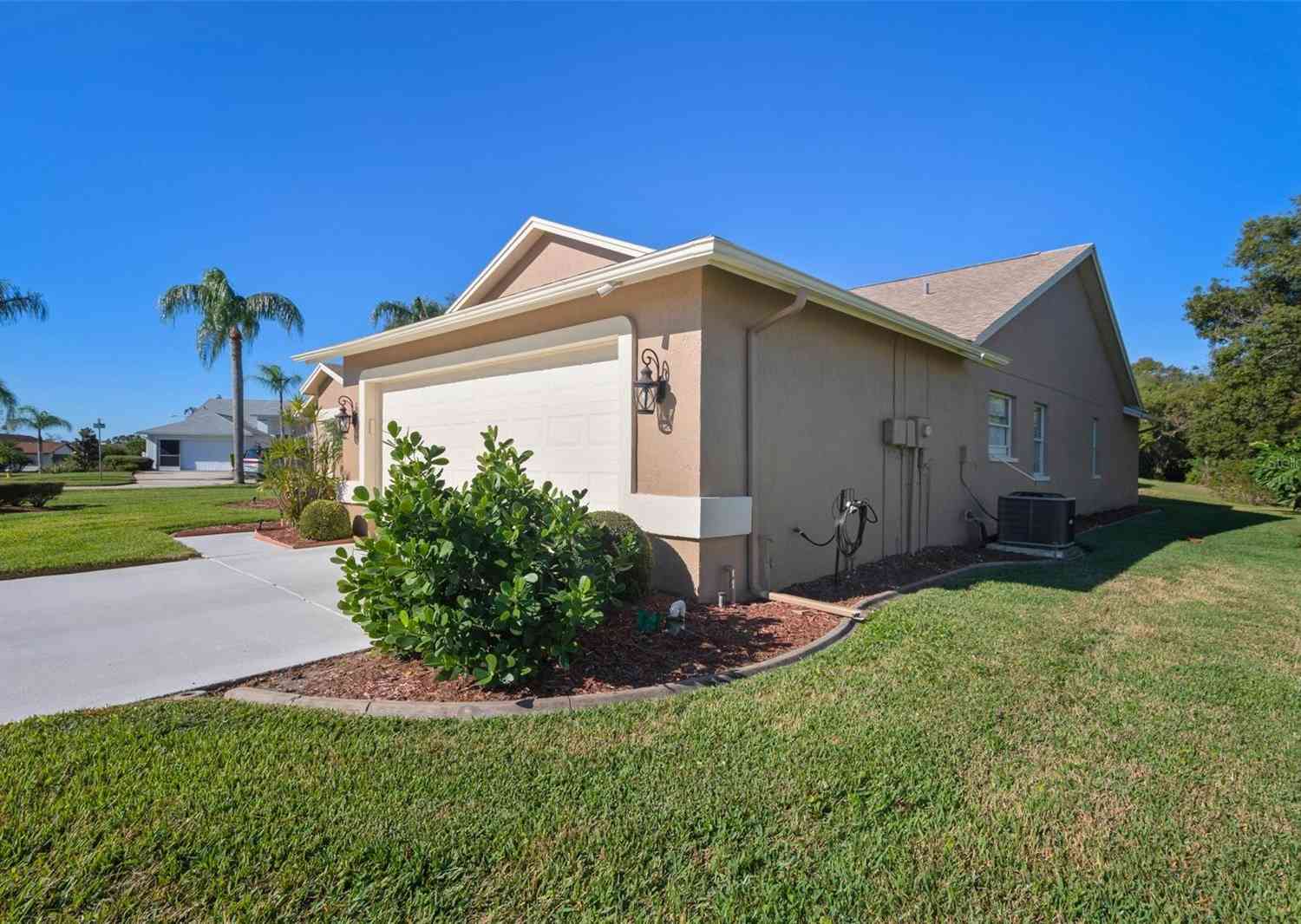 8949 Bay Pointe Court, HUDSON, Florida image 48