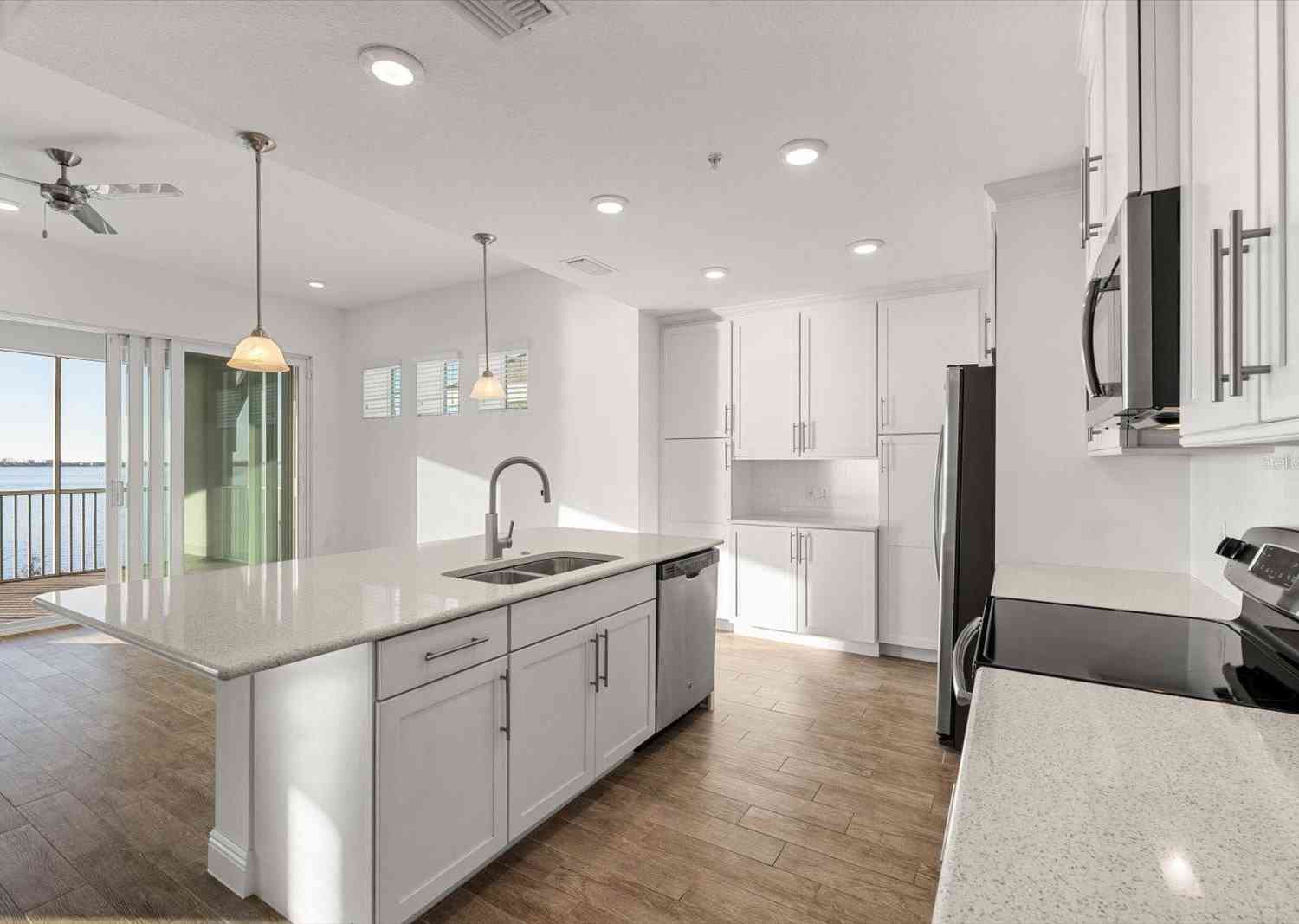 392 Aruba Circle #403, BRADENTON, Florida image 11