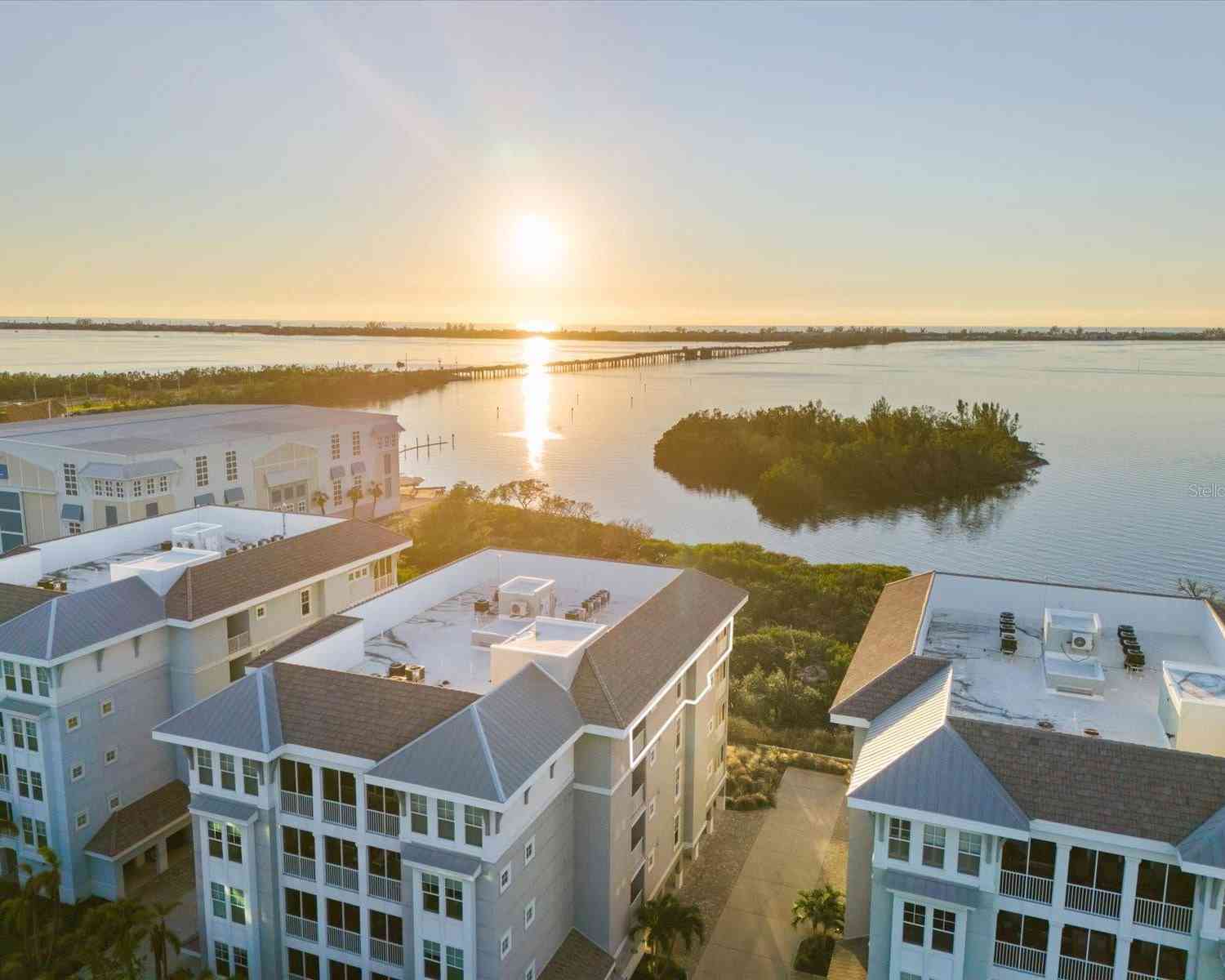 392 Aruba Circle #403, BRADENTON, Florida image 2
