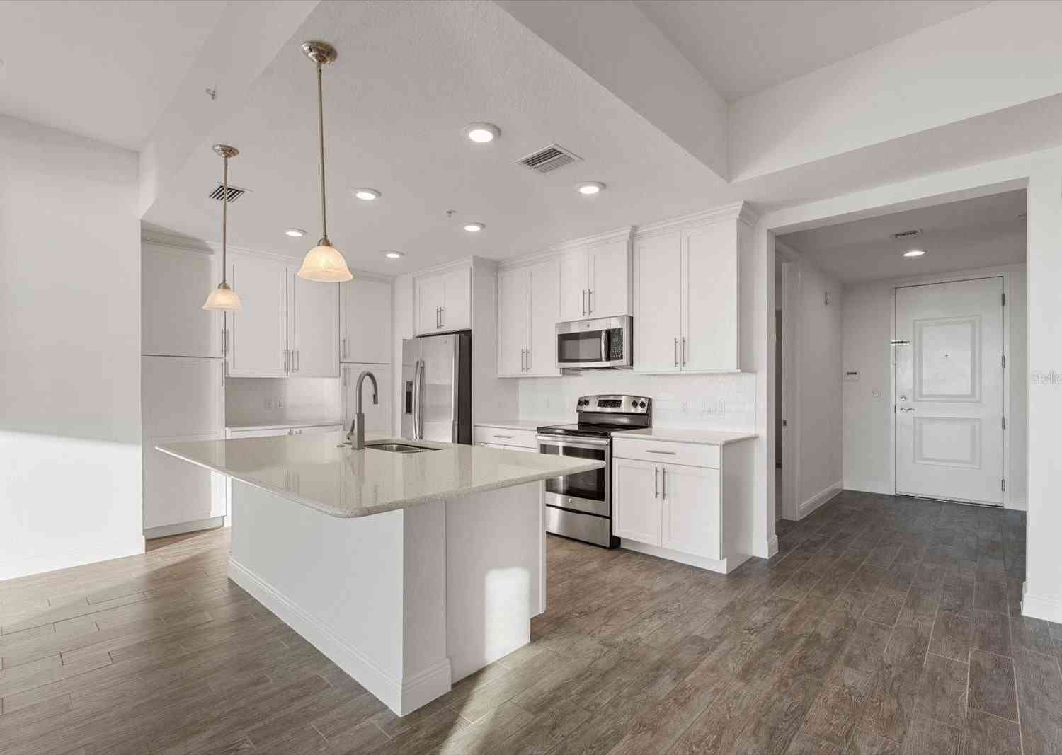 392 Aruba Circle #403, BRADENTON, Florida image 13