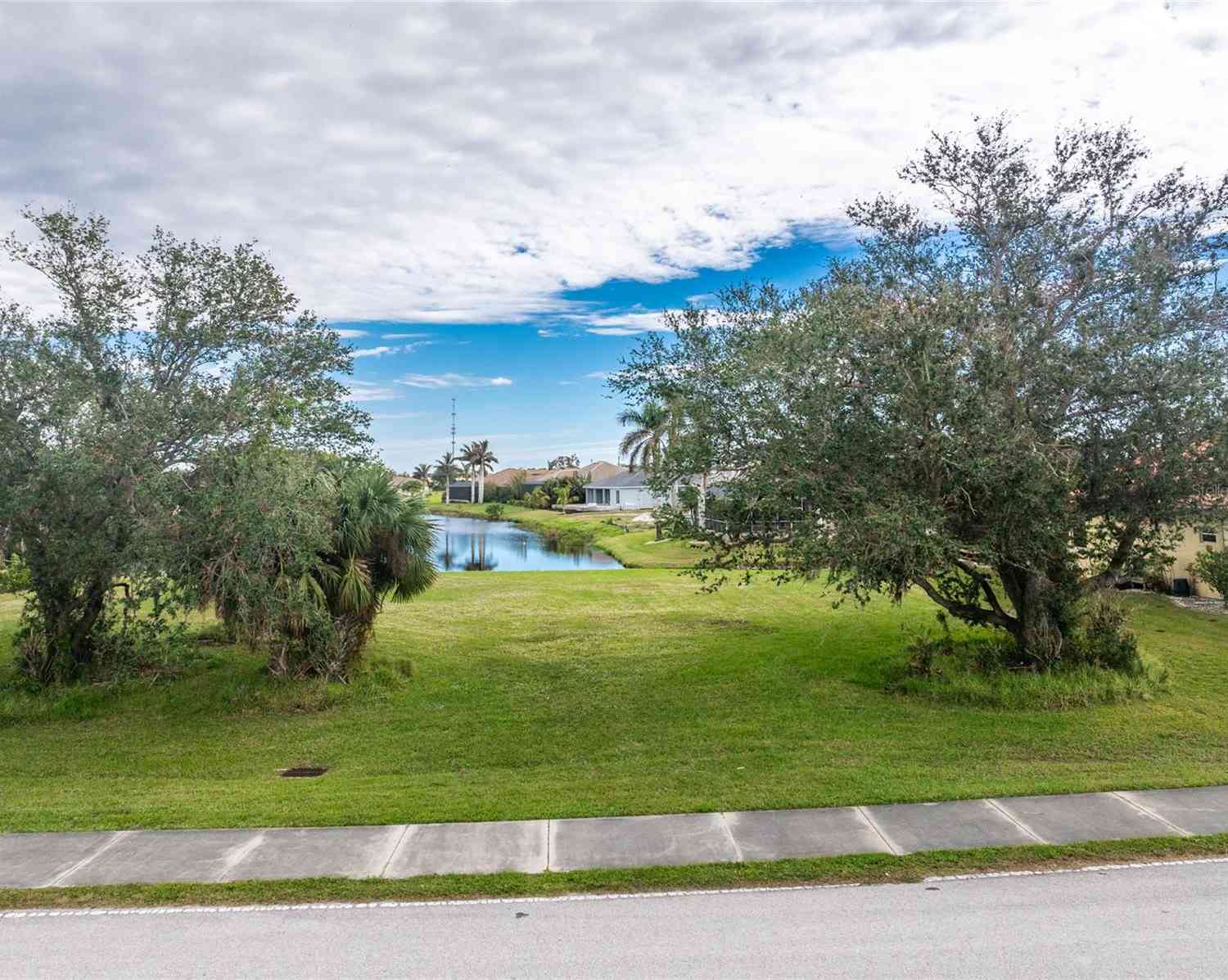 17196 Cape Horn Boulevard, PUNTA GORDA, Florida image 2