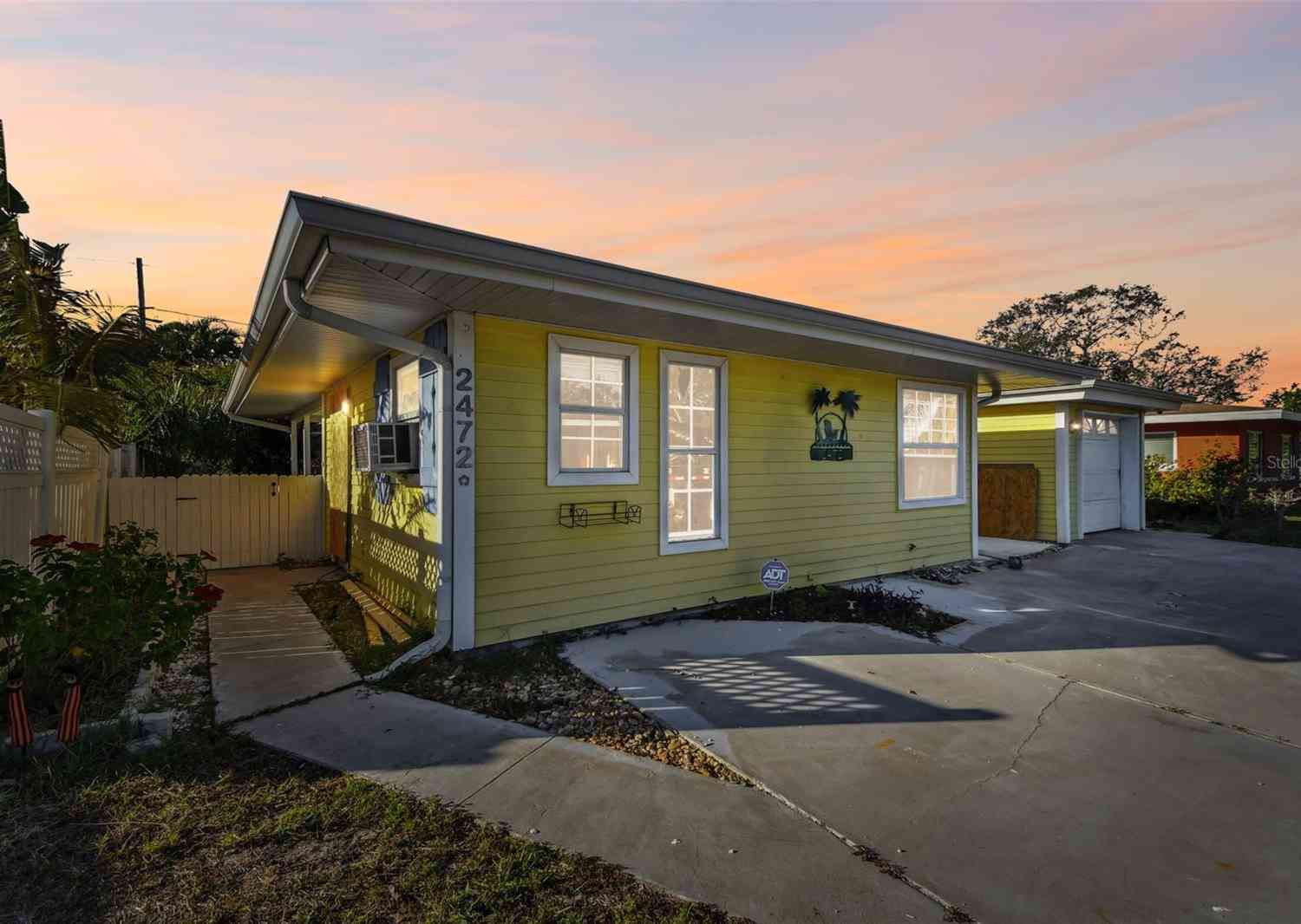 2472 Trade Winds Drive, DUNEDIN, Florida image 1