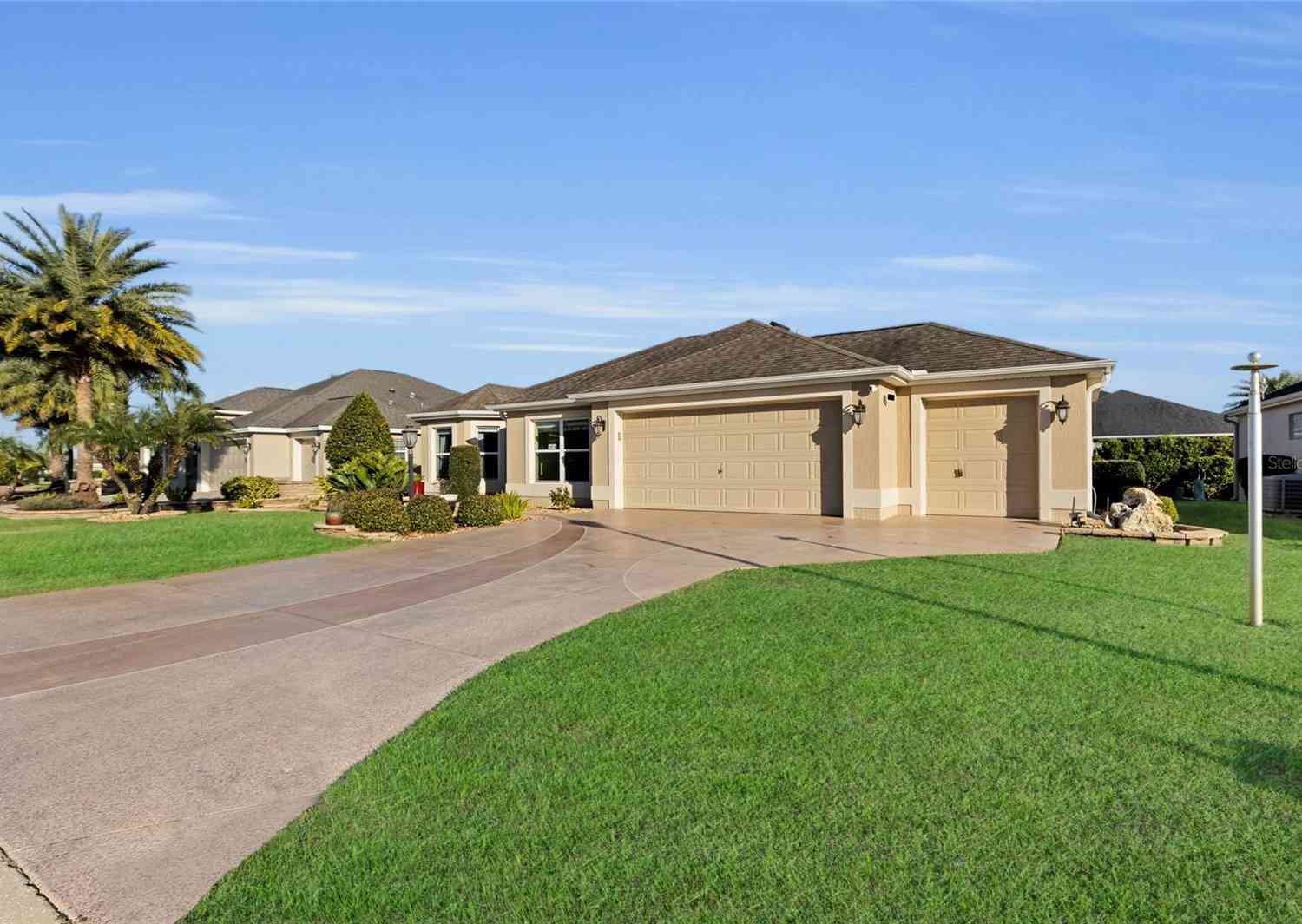 1494 Walnut Way, THE VILLAGES, Florida image 4