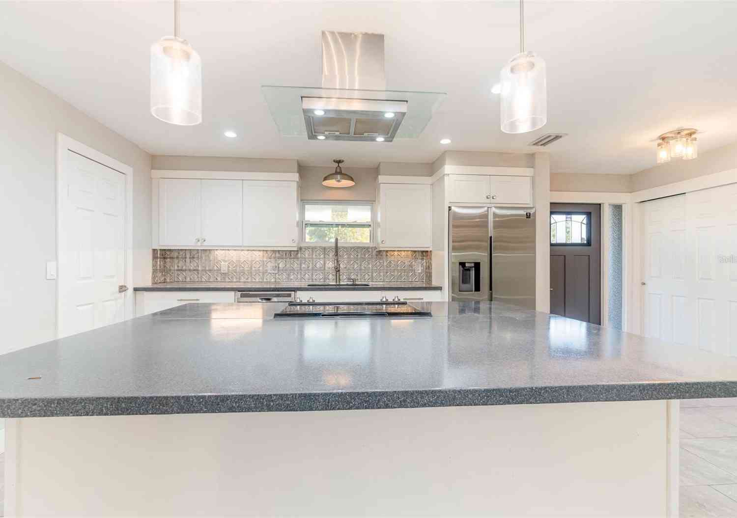 2746 Hibiscus Street, SARASOTA, Florida image 8