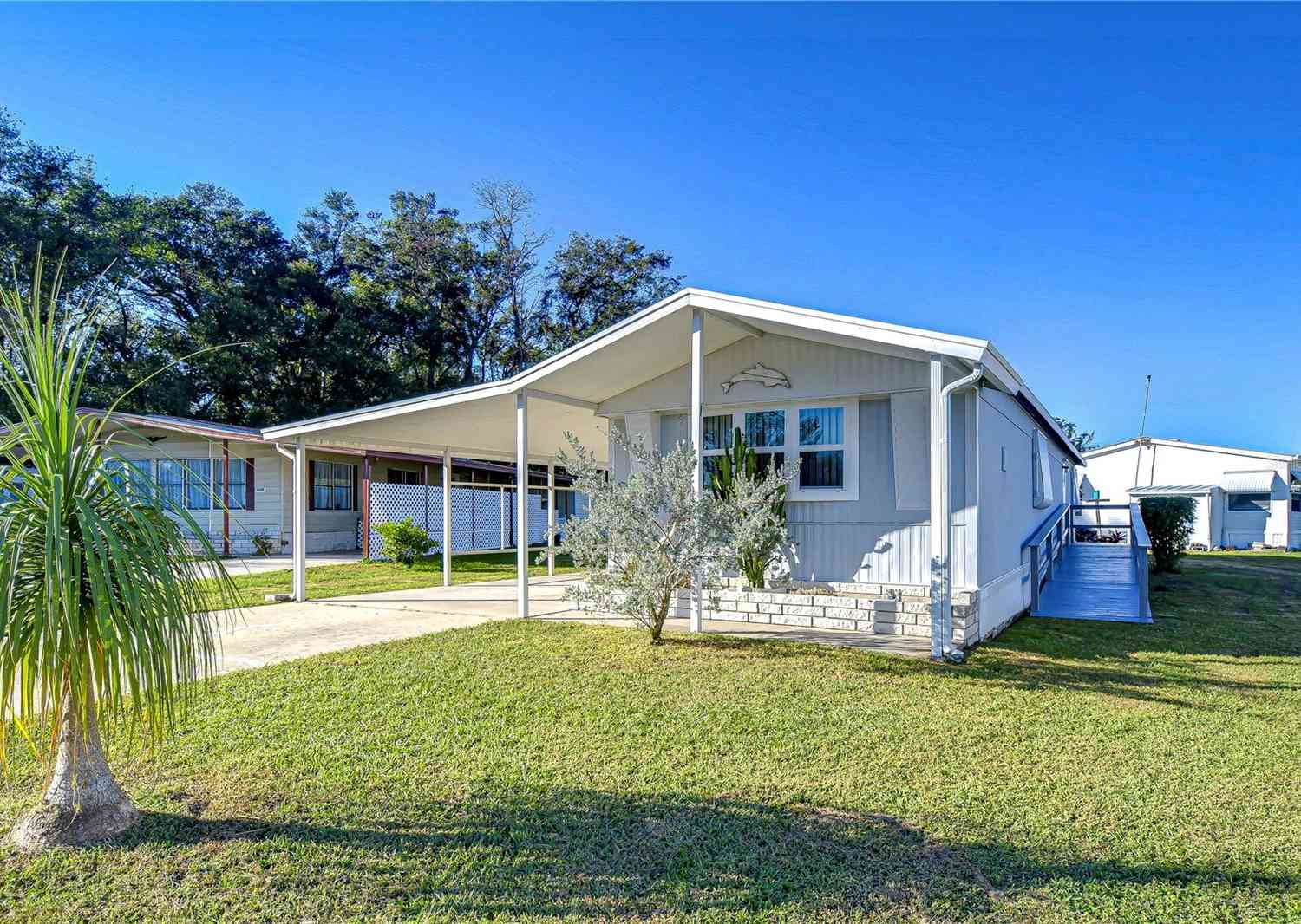 39401 Sycamore Lane, ZEPHYRHILLS, Florida image 3