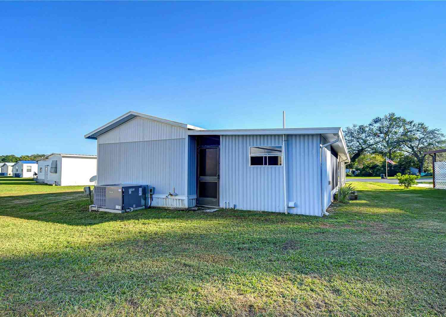 39401 Sycamore Lane, ZEPHYRHILLS, Florida image 44