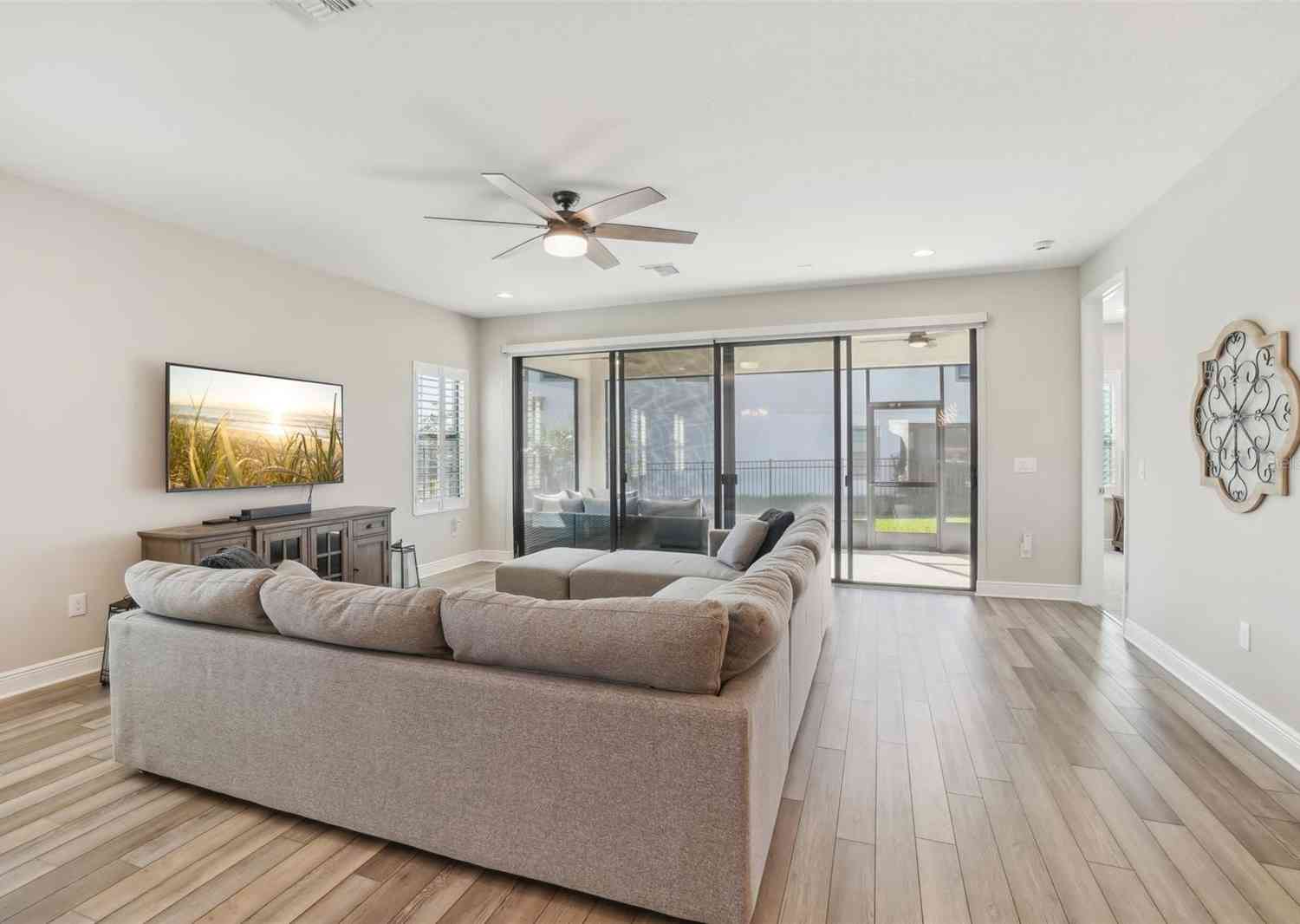 8303 Dove Bog Terrace, PARRISH, Florida image 5