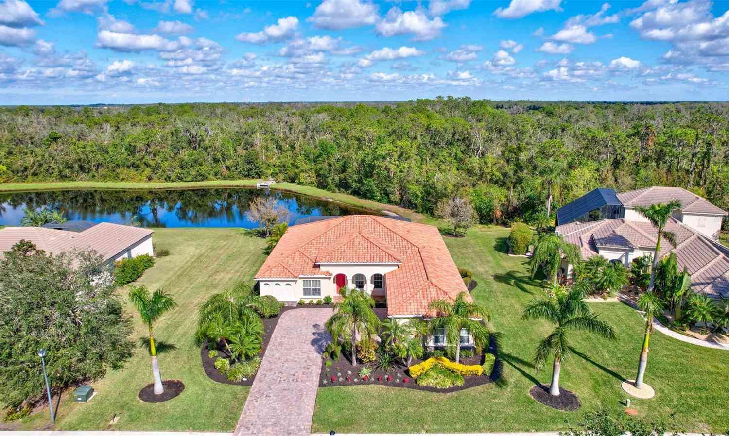 17113 1st Drive, BRADENTON, Florida image 2