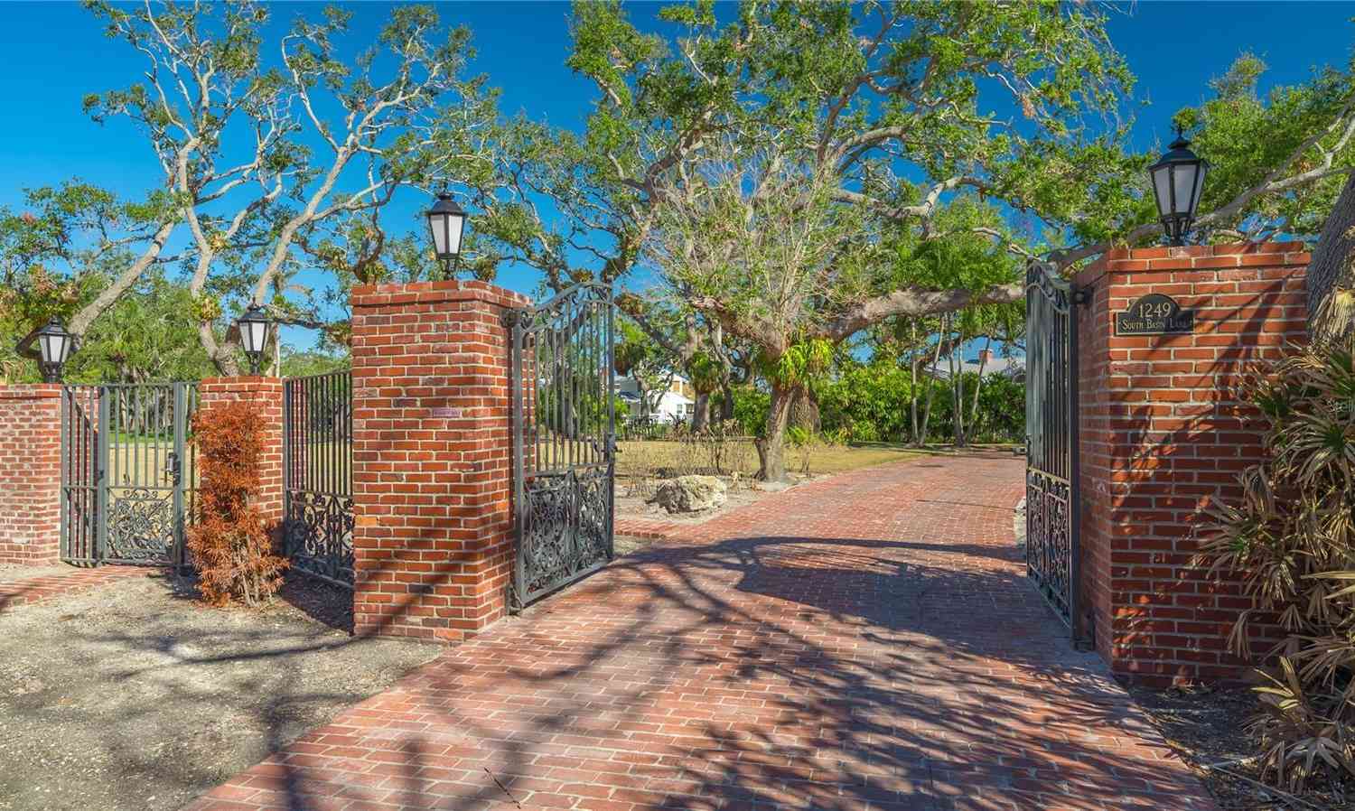 1249 S Basin Lane, SARASOTA, Florida image 2