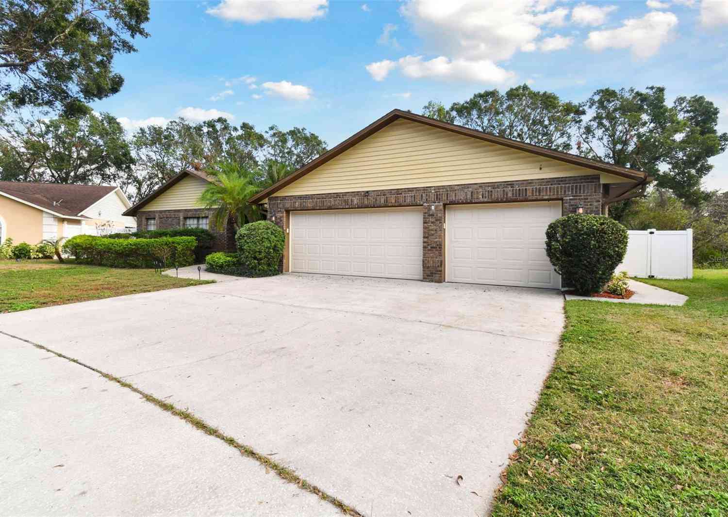 1121 Belladonna Drive, BRANDON, Florida image 3