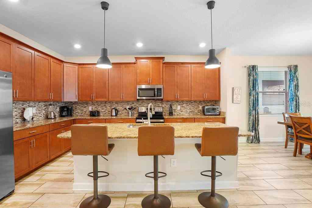 4738 Sleepy Hollow Drive, KISSIMMEE, Florida image 6