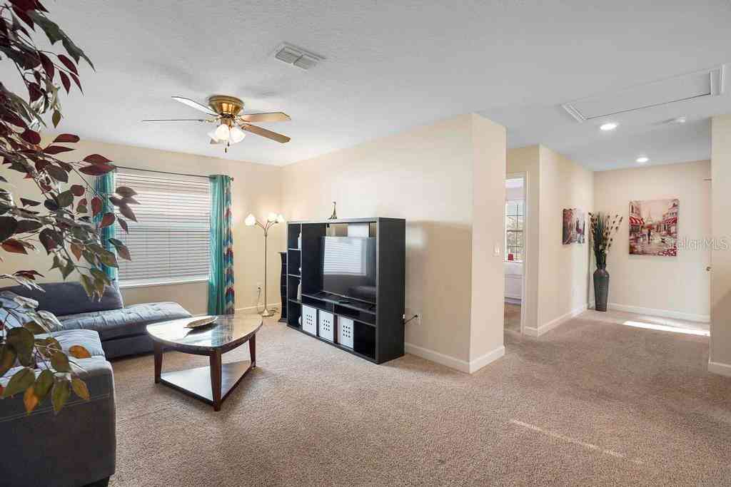 4738 Sleepy Hollow Drive, KISSIMMEE, Florida image 38