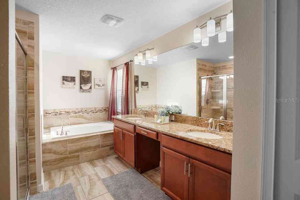 4738 Sleepy Hollow Drive, KISSIMMEE, Florida image 32