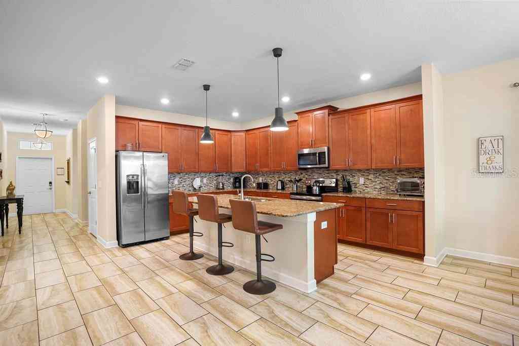 4738 Sleepy Hollow Drive, KISSIMMEE, Florida image 9