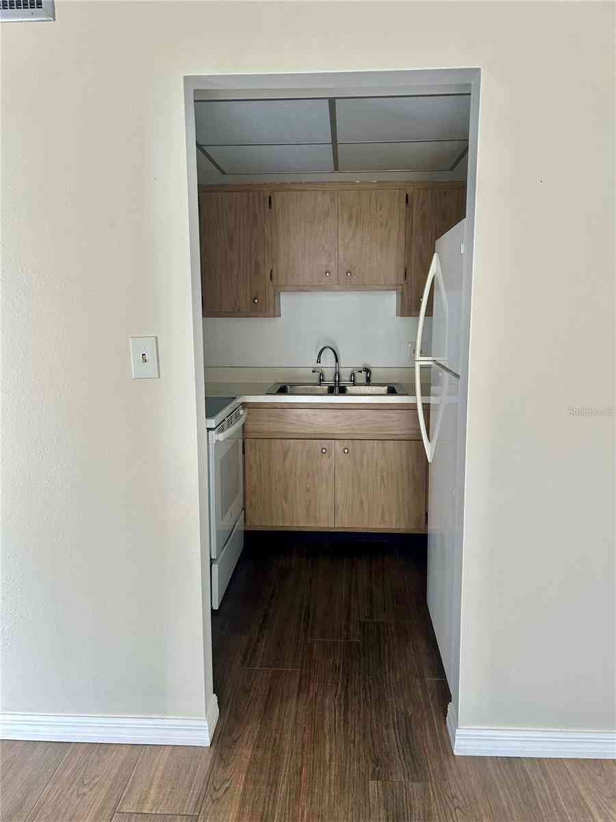 4035 S School Avenue #B2, SARASOTA, Florida image 11