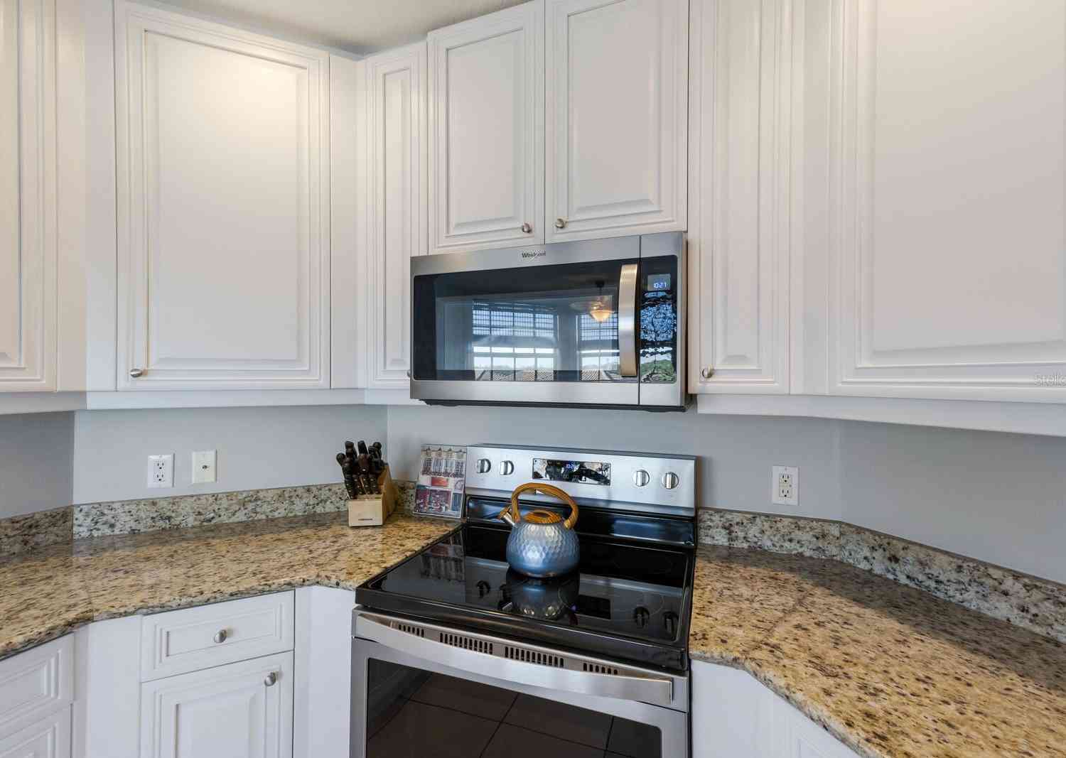 5591 Cannes Circle #501, SARASOTA, Florida image 13