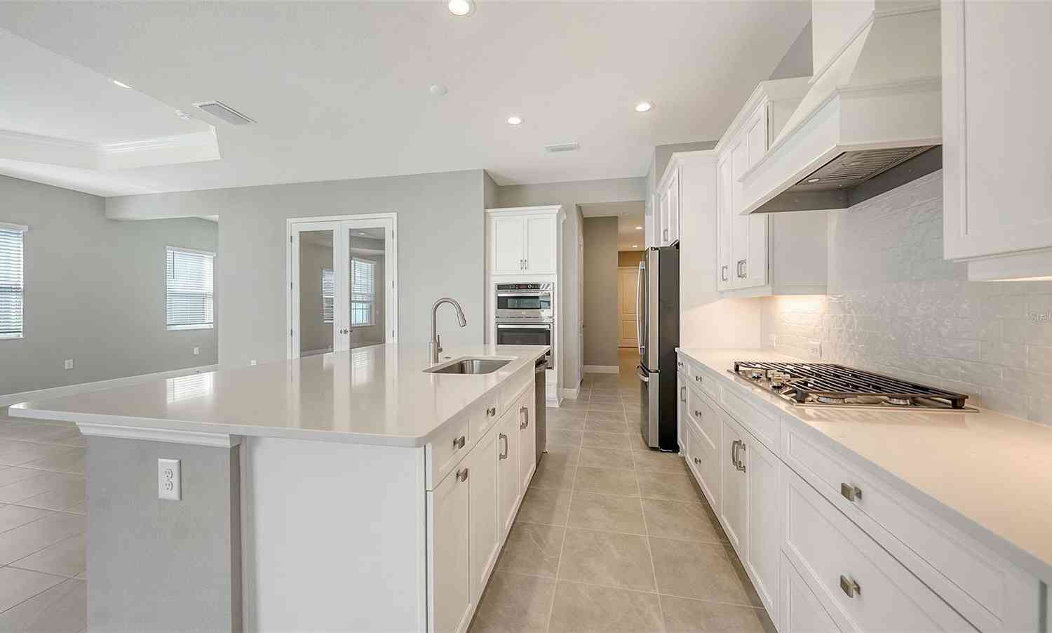 10300 Lake George Avenue, SARASOTA, Florida image 15