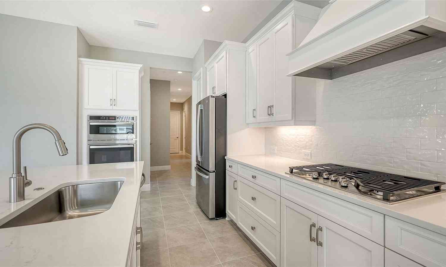 10300 Lake George Avenue, SARASOTA, Florida image 16