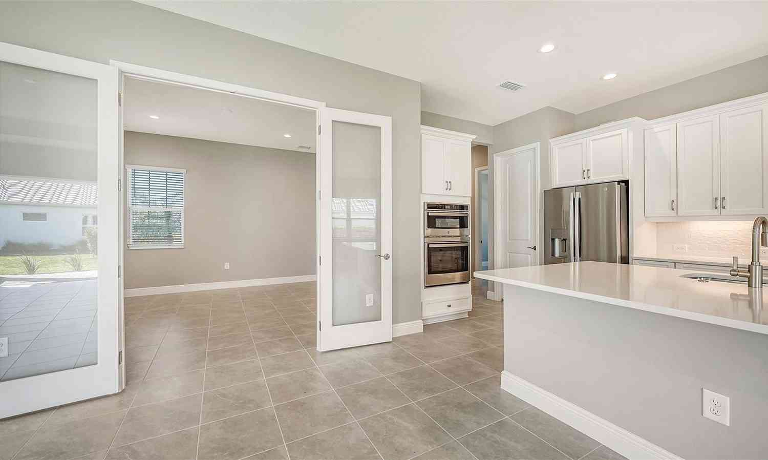 10300 Lake George Avenue, SARASOTA, Florida image 19