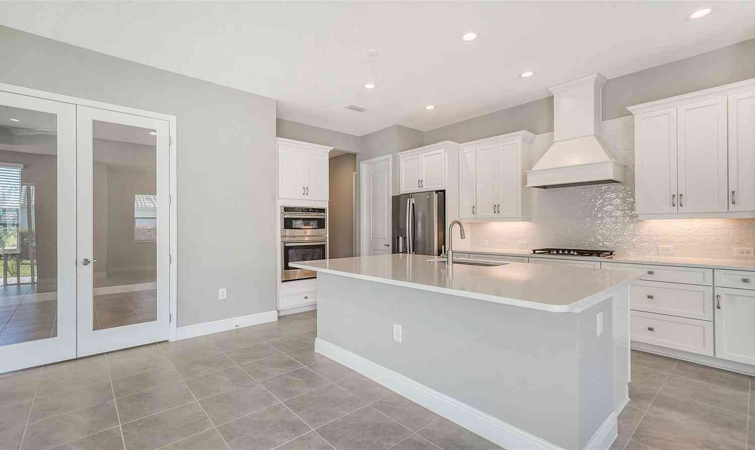 10300 Lake George Avenue, SARASOTA, Florida image 11