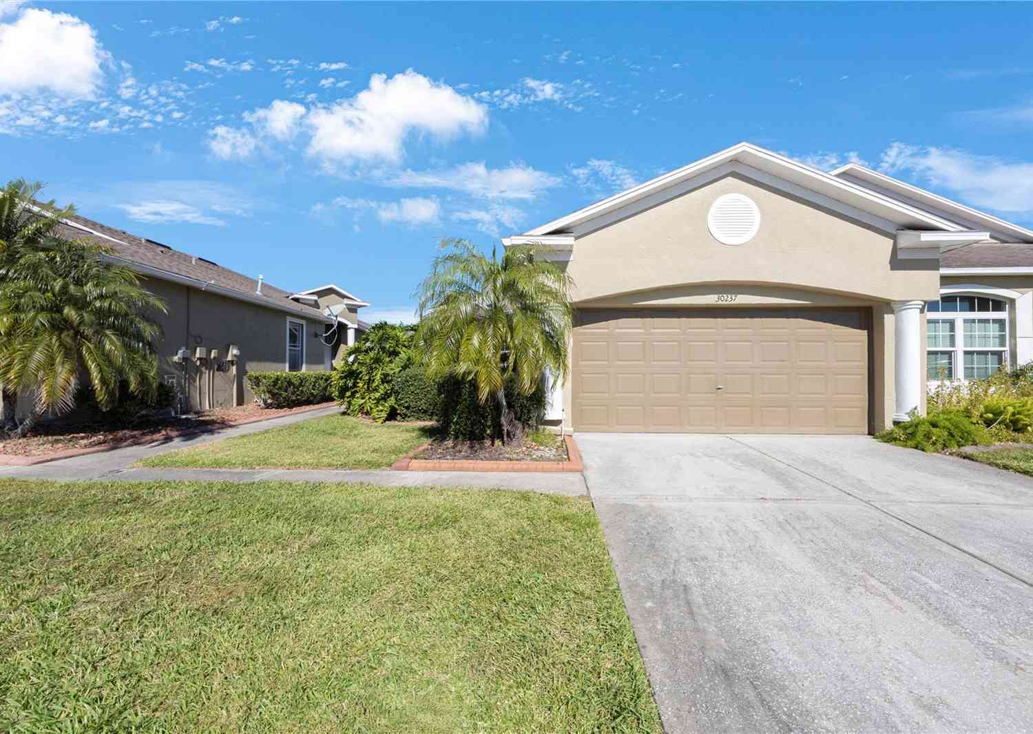 30237 Lettingwell Circle, Wesley Chapel, Florida image 2