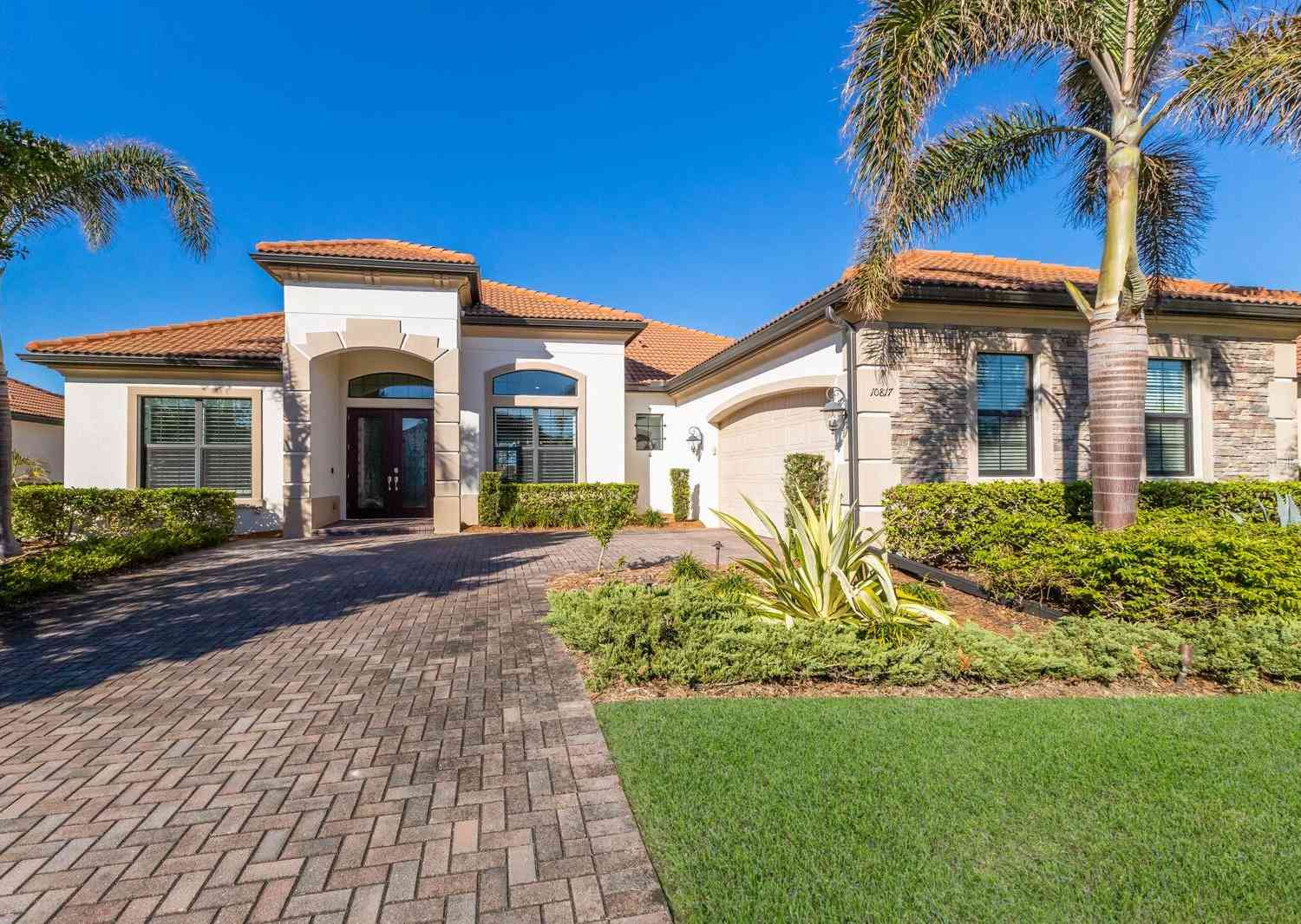 10817 Whisk Fern Drive, VENICE, Florida image 2