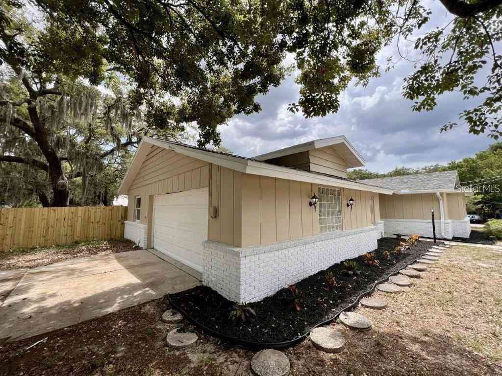 7102 Wrenwood Circle, Tampa, Florida image 6