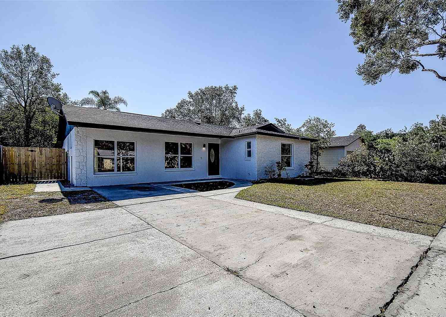 205 Circle Hill Drive, BRANDON, Florida image 2