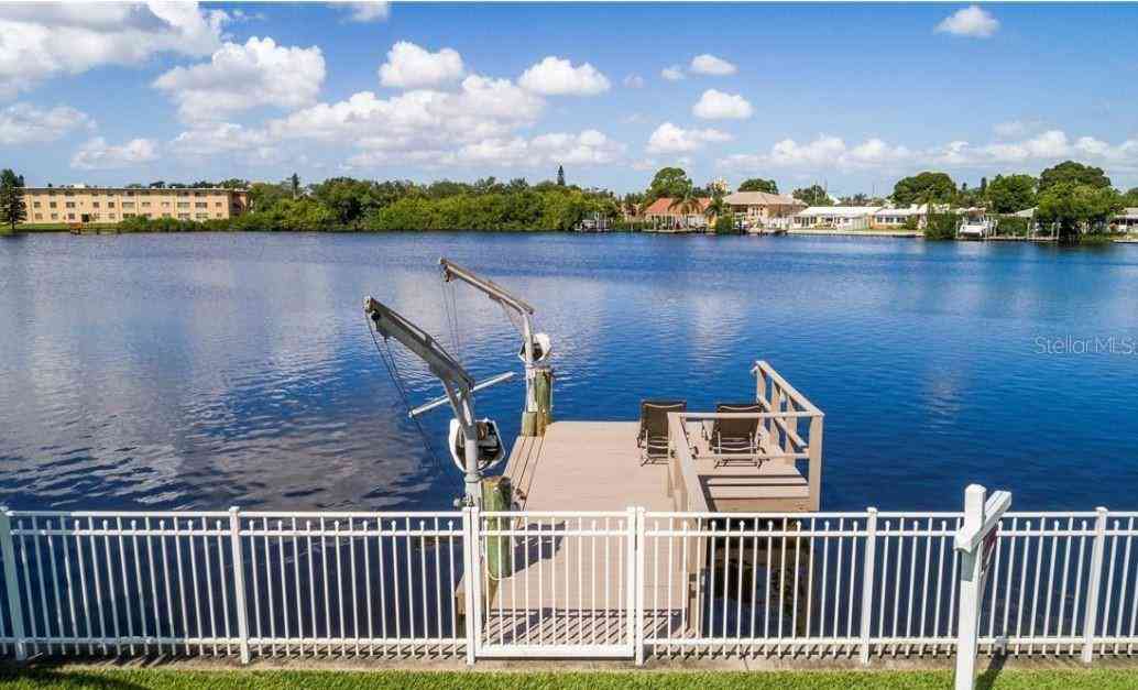 8800 Sunlit Cove Drive, Saint Petersburg, Florida image 8