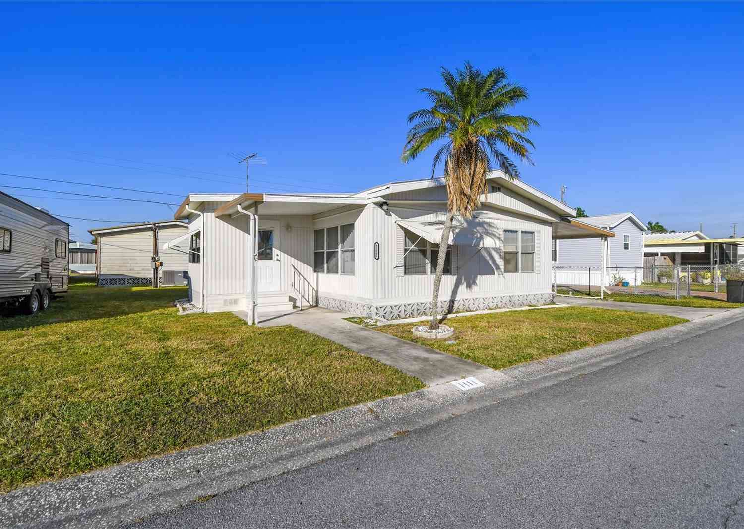 1111 49th Avenue Drive, BRADENTON, Florida image 1