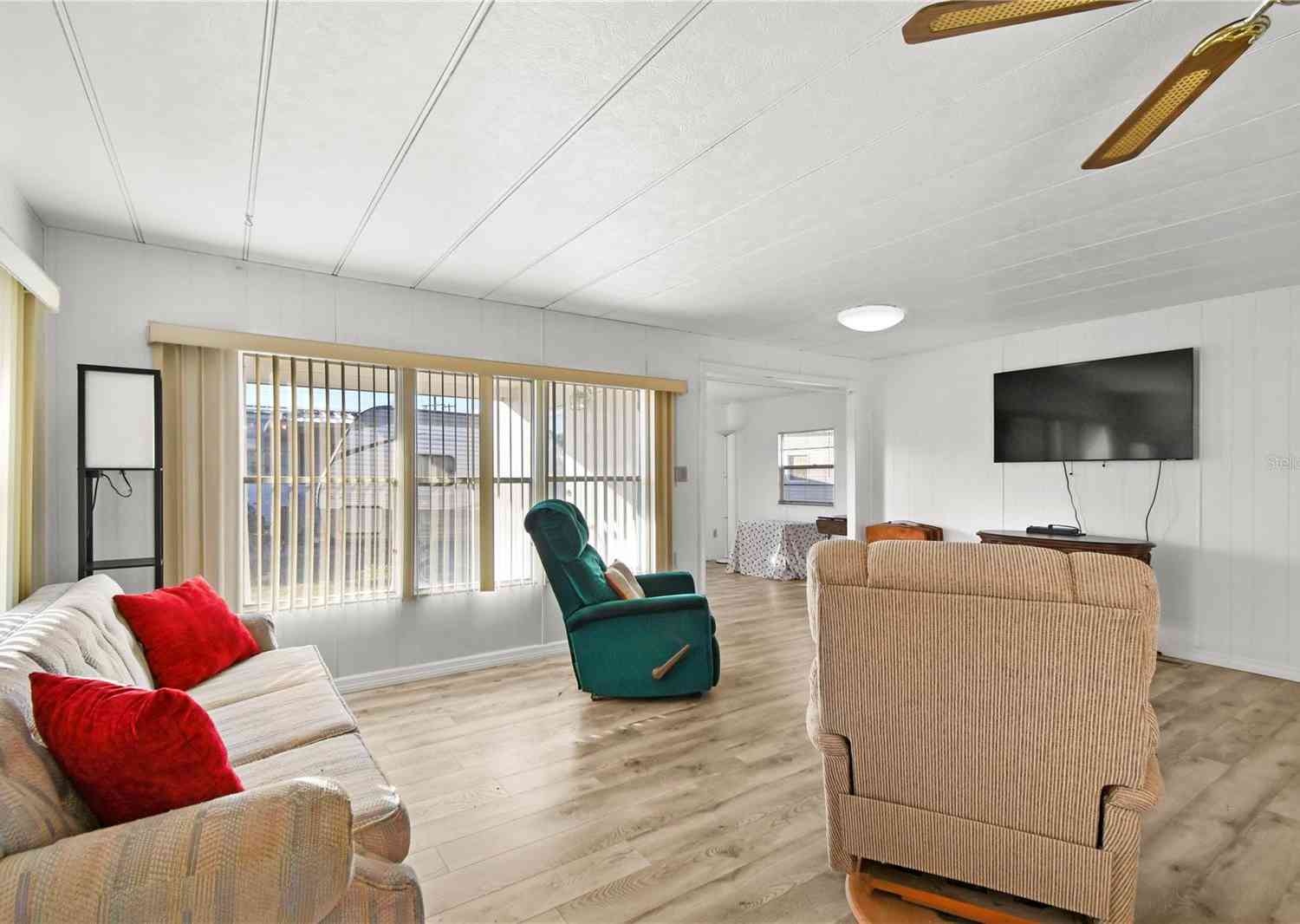 1111 49th Avenue Drive, BRADENTON, Florida image 9