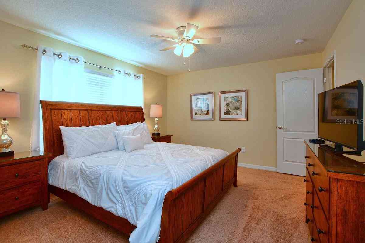 8963 Bismarck Palm Road, KISSIMMEE, Florida image 13