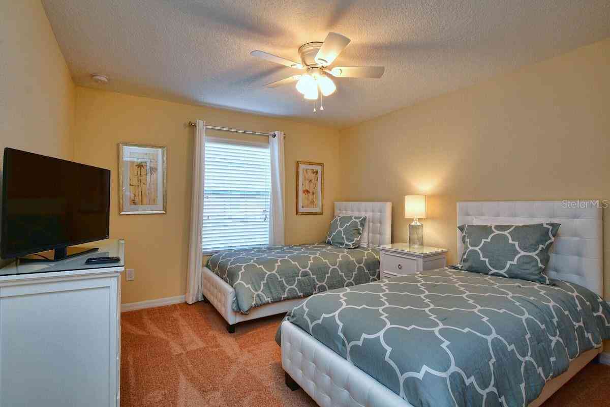 8963 Bismarck Palm Road, KISSIMMEE, Florida image 23