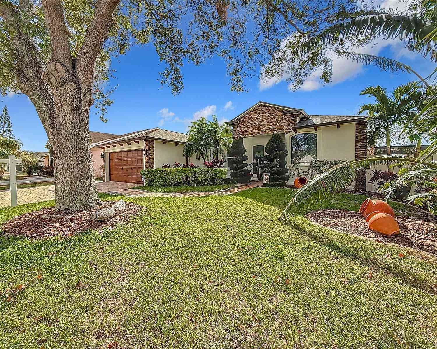 10817 Capstan Lake Drive, RIVERVIEW, Florida image 2