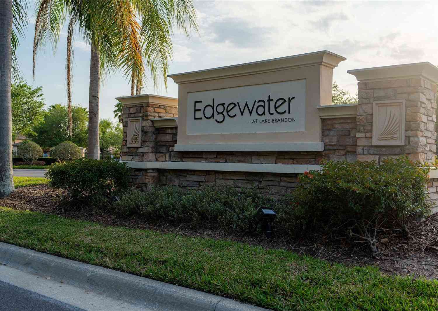 2633 Edgewater Falls Drive, BRANDON, Florida image 28