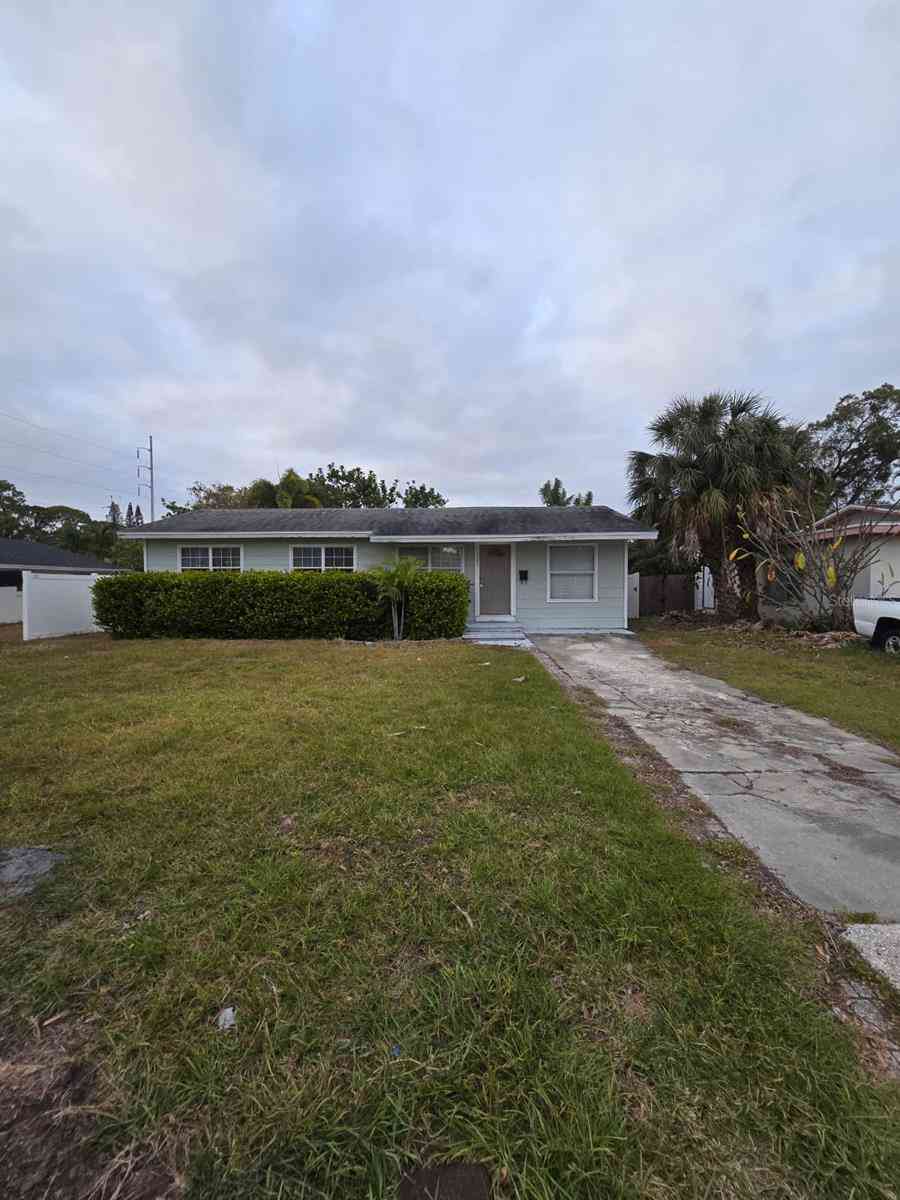 121 Pershing Street, Saint Petersburg, Florida image 2