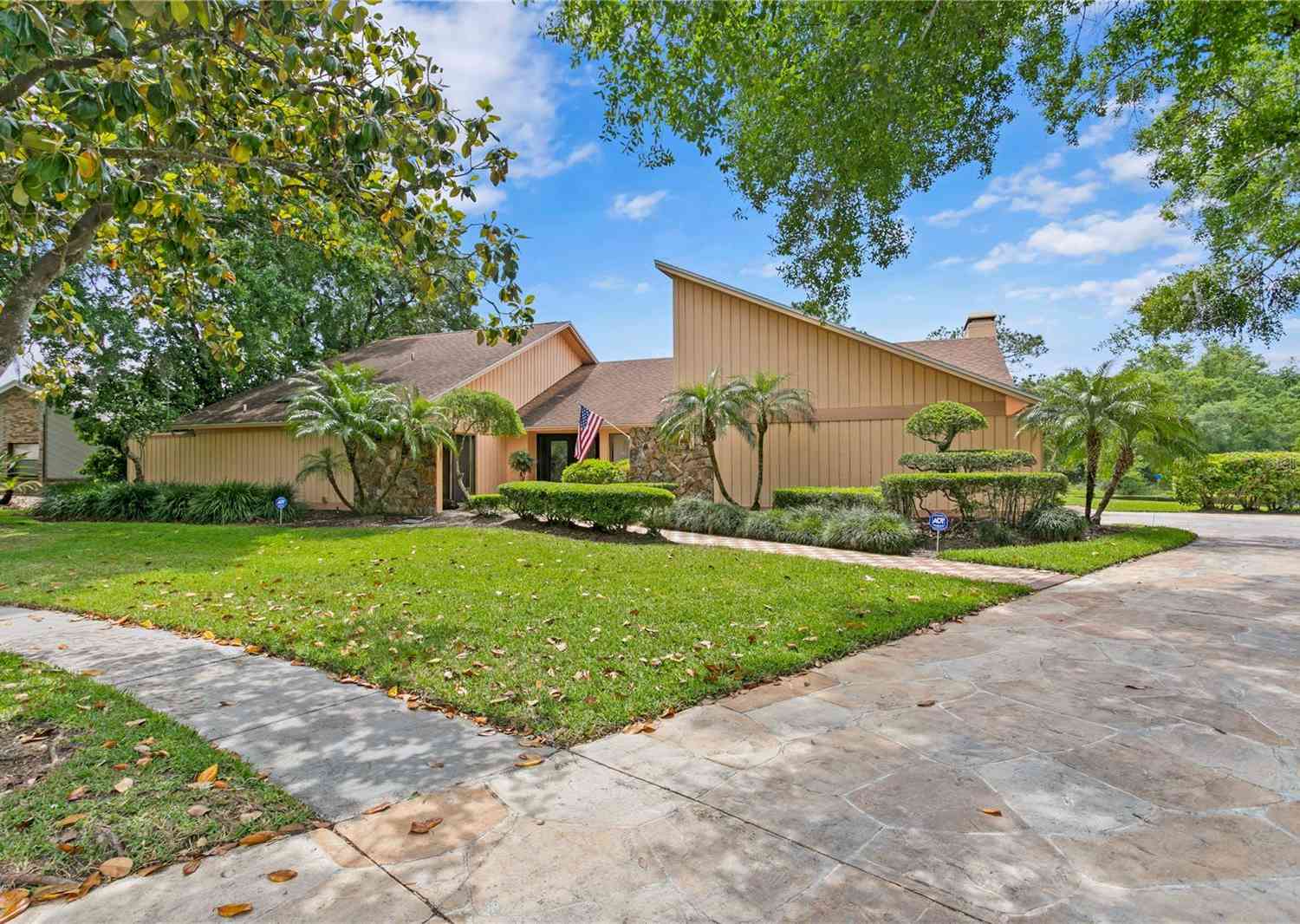 13620 Diamond Head Drive, Tampa, Florida image 1