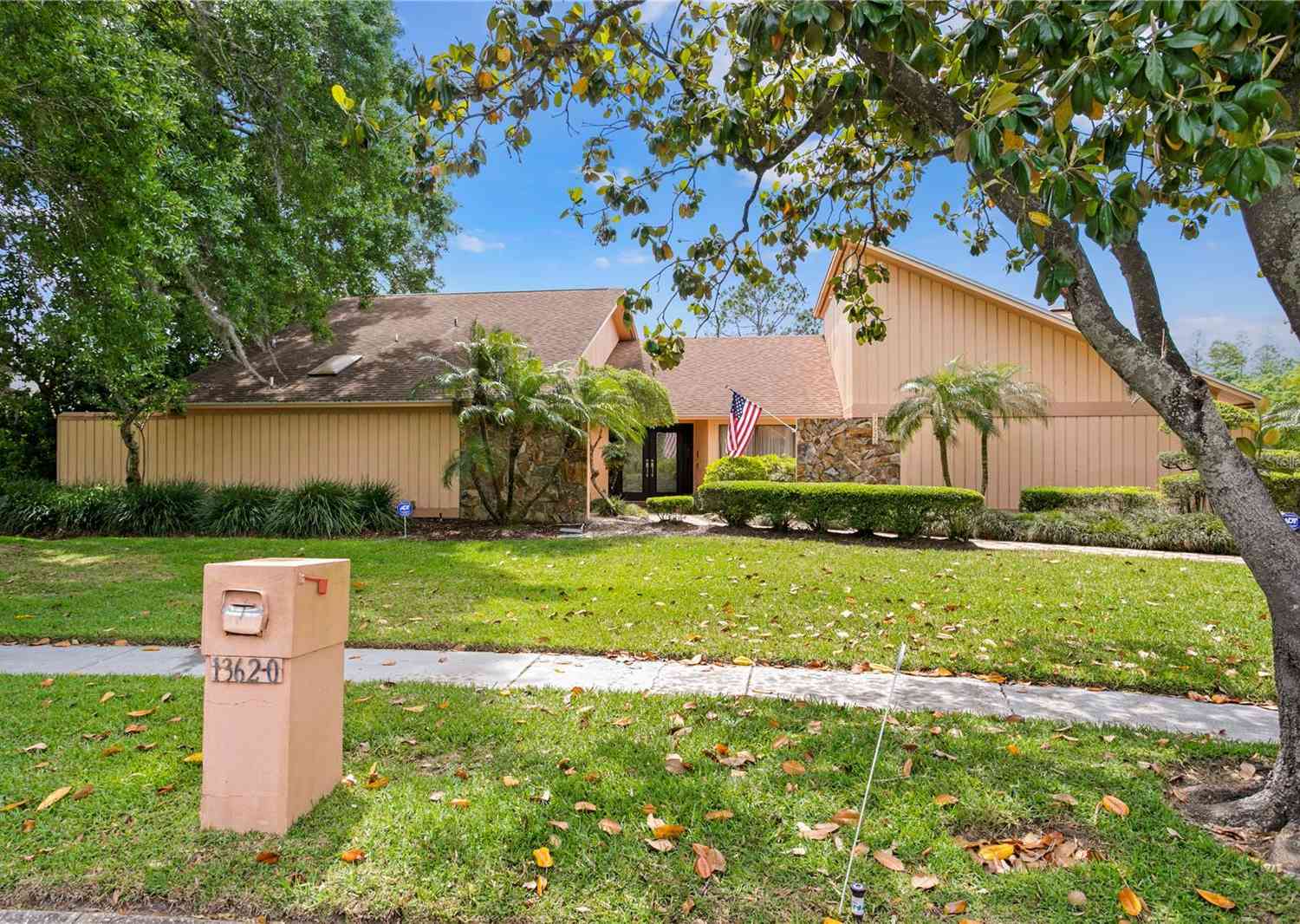 13620 Diamond Head Drive, Tampa, Florida image 2