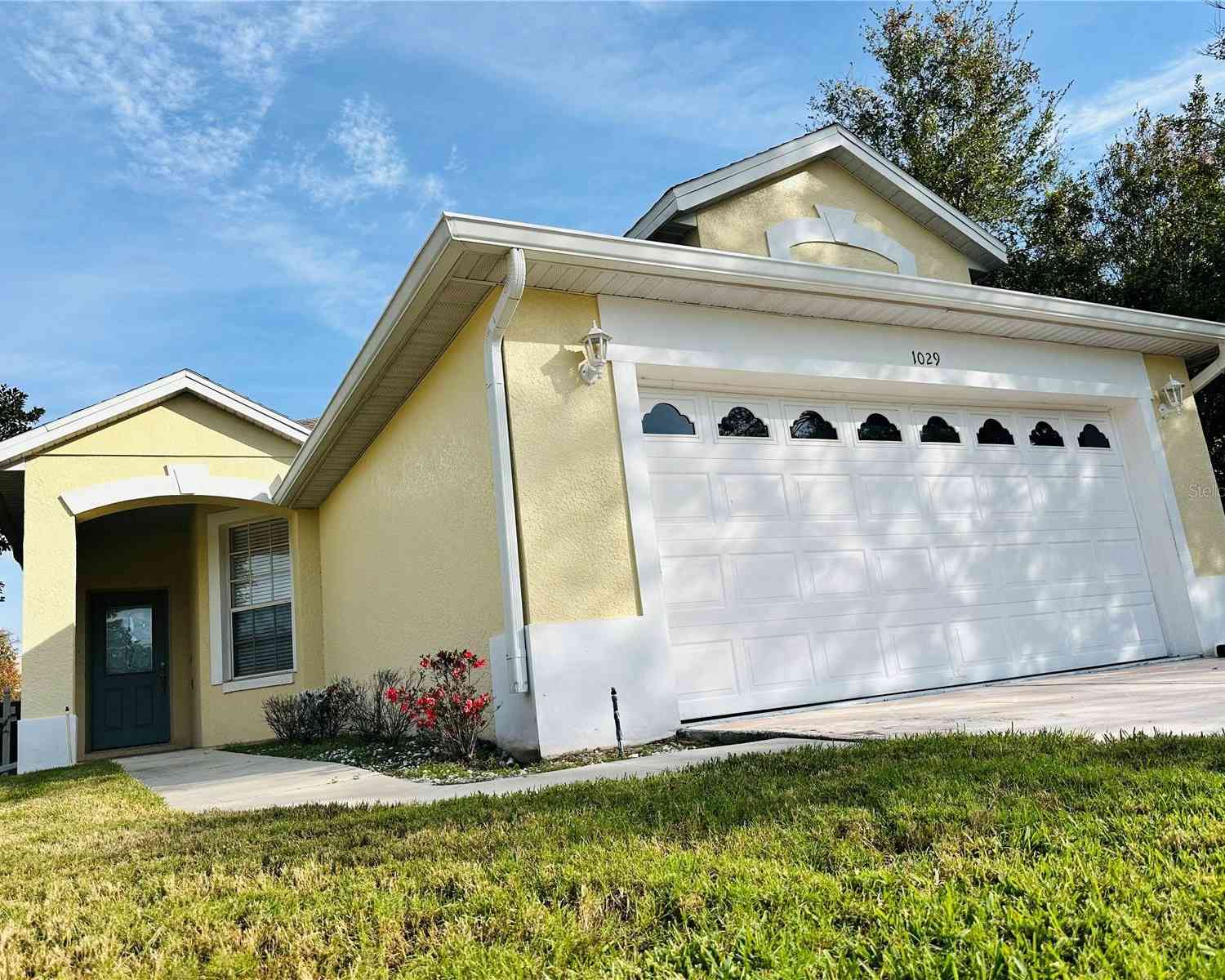 1029 Saint Ives Court, MOUNT DORA, Florida image 2