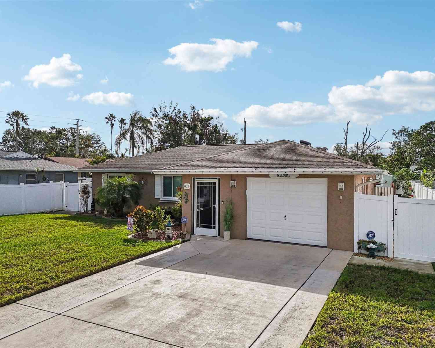 832 Pineland Avenue, VENICE, Florida image 5