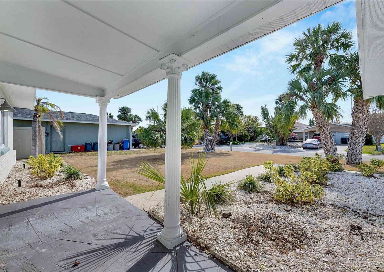 1009 Spindle Palm Way, Apollo Beach, Florida image 12