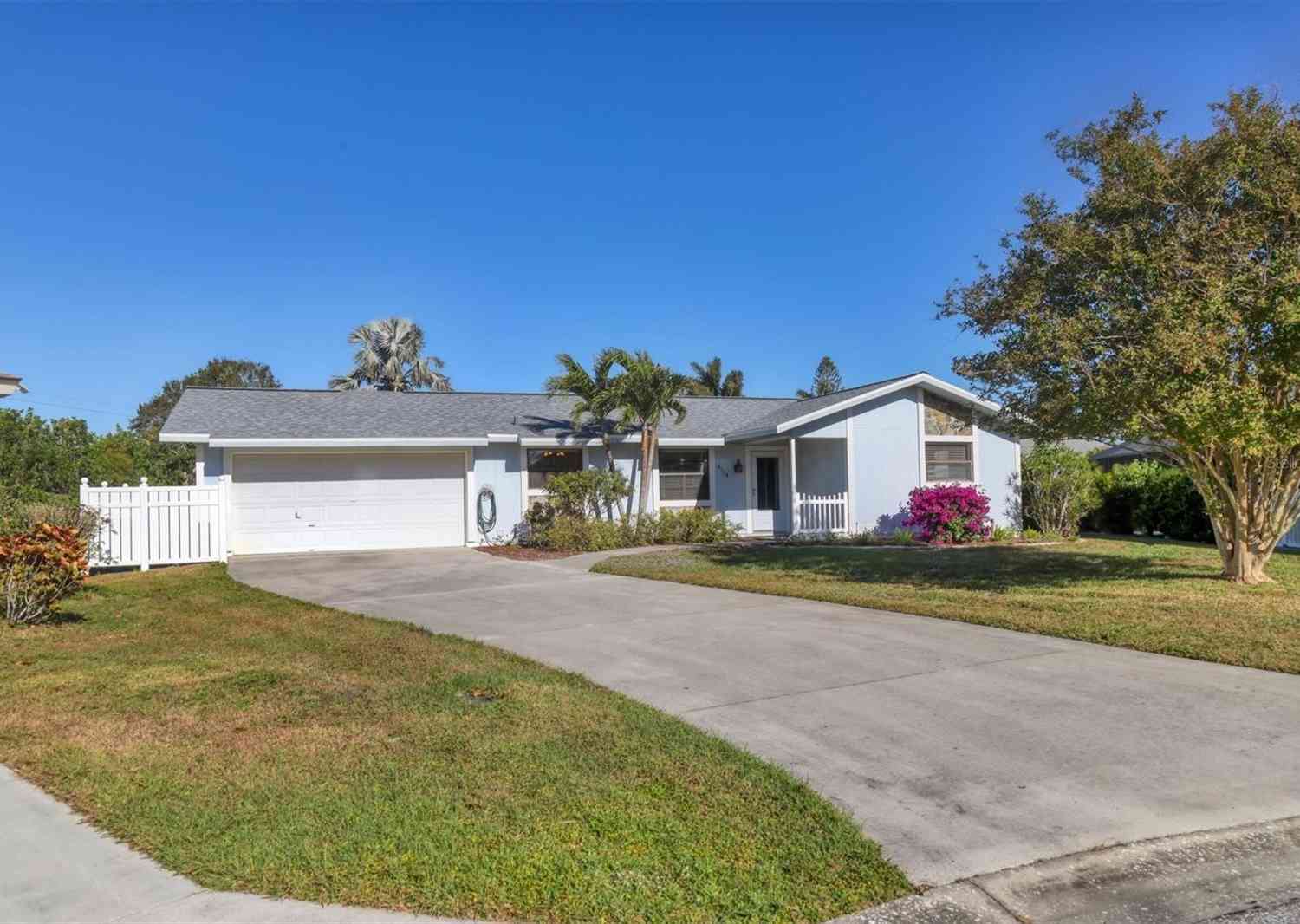 6110 Approach Lane, SARASOTA, Florida image 2